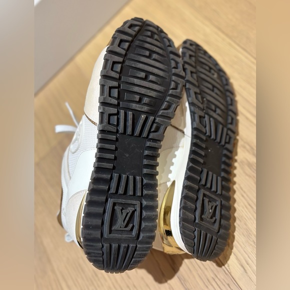 Selling authentic Louis Vuitton sneakers - Picture 3 of 5